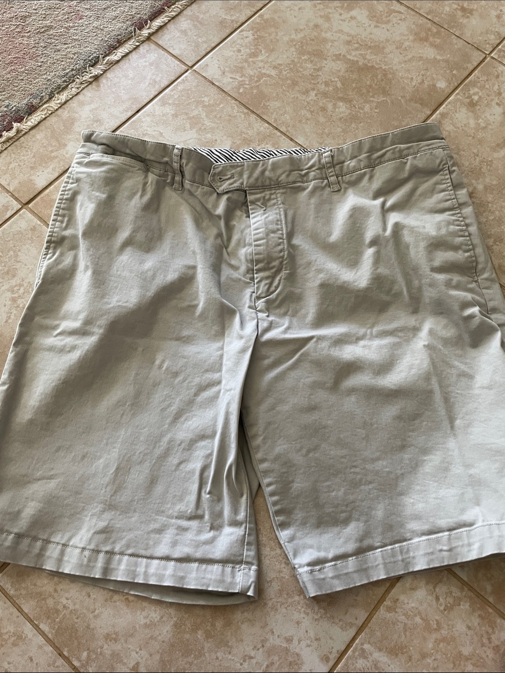 Men's Flat Front Casual Shorts in Light Khaki